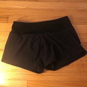 lululemon black 2.5 inch speed up shorts